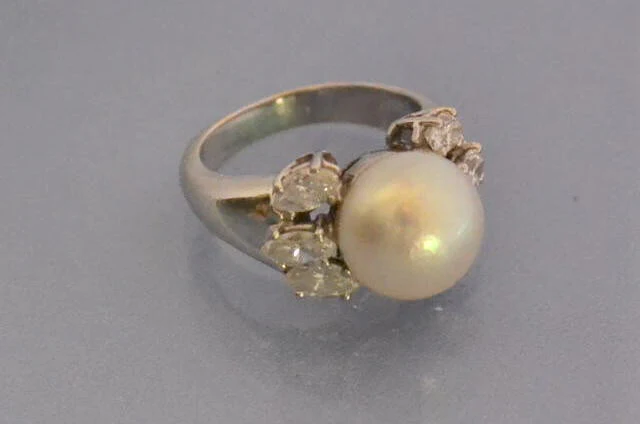 Bague perle et diamants navette
