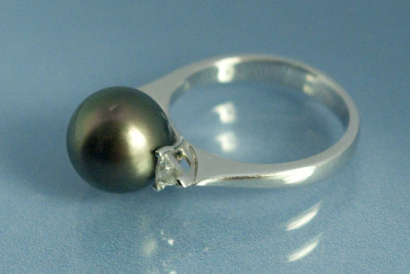 Bague Perle et Diamants Triangle - Image 2