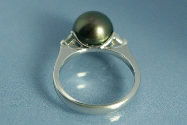 Bague Perle et Diamants Triangle - Image 3