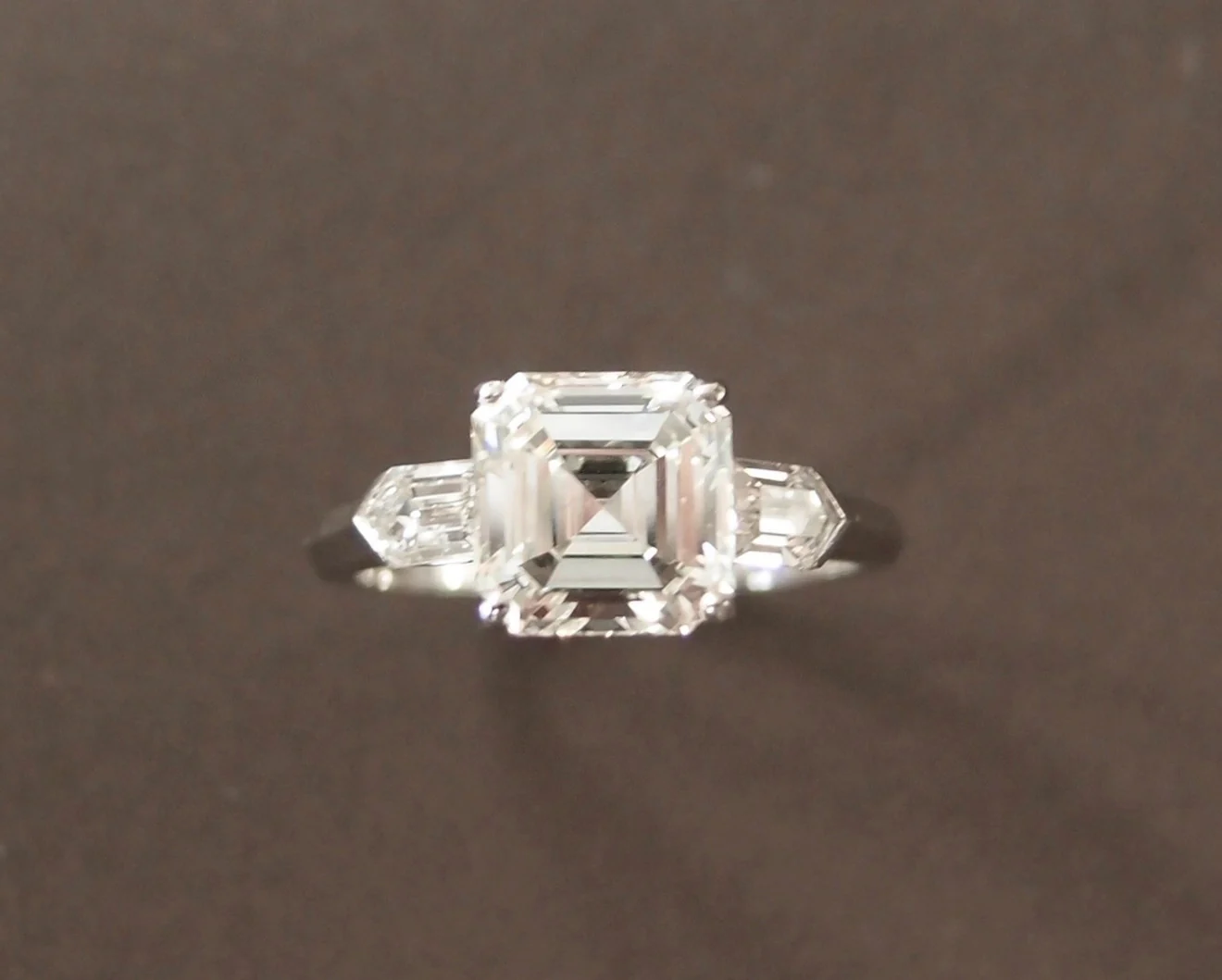 Bague Platine avec Diamant Carré pans coupés de 2.21 ct I/VS2 - Image 2