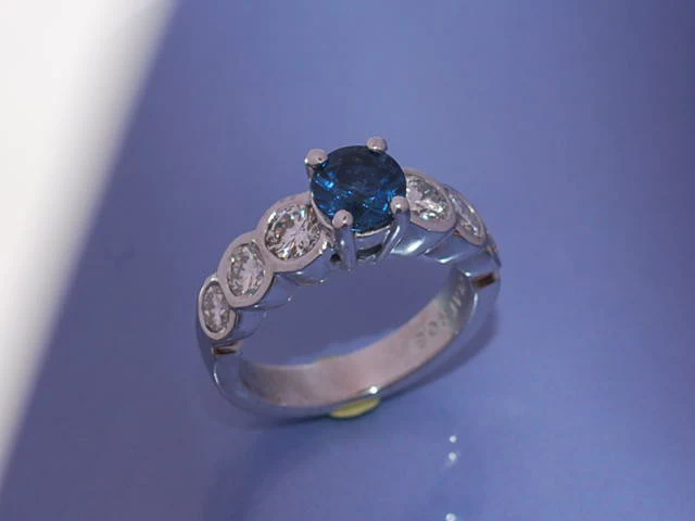 Bague platine saphir diamants