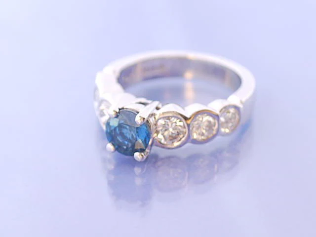 Bague platine saphir diamants - Image 3