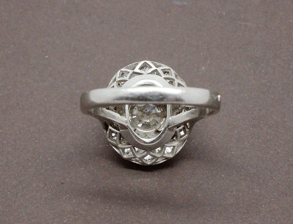 Bague Pompadour Art Déco en Diamants et Platine - Image 4