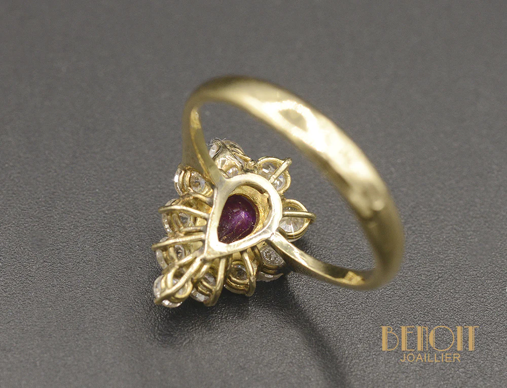 Bague Pompadour Rubis Poire et Diamants - Image 4