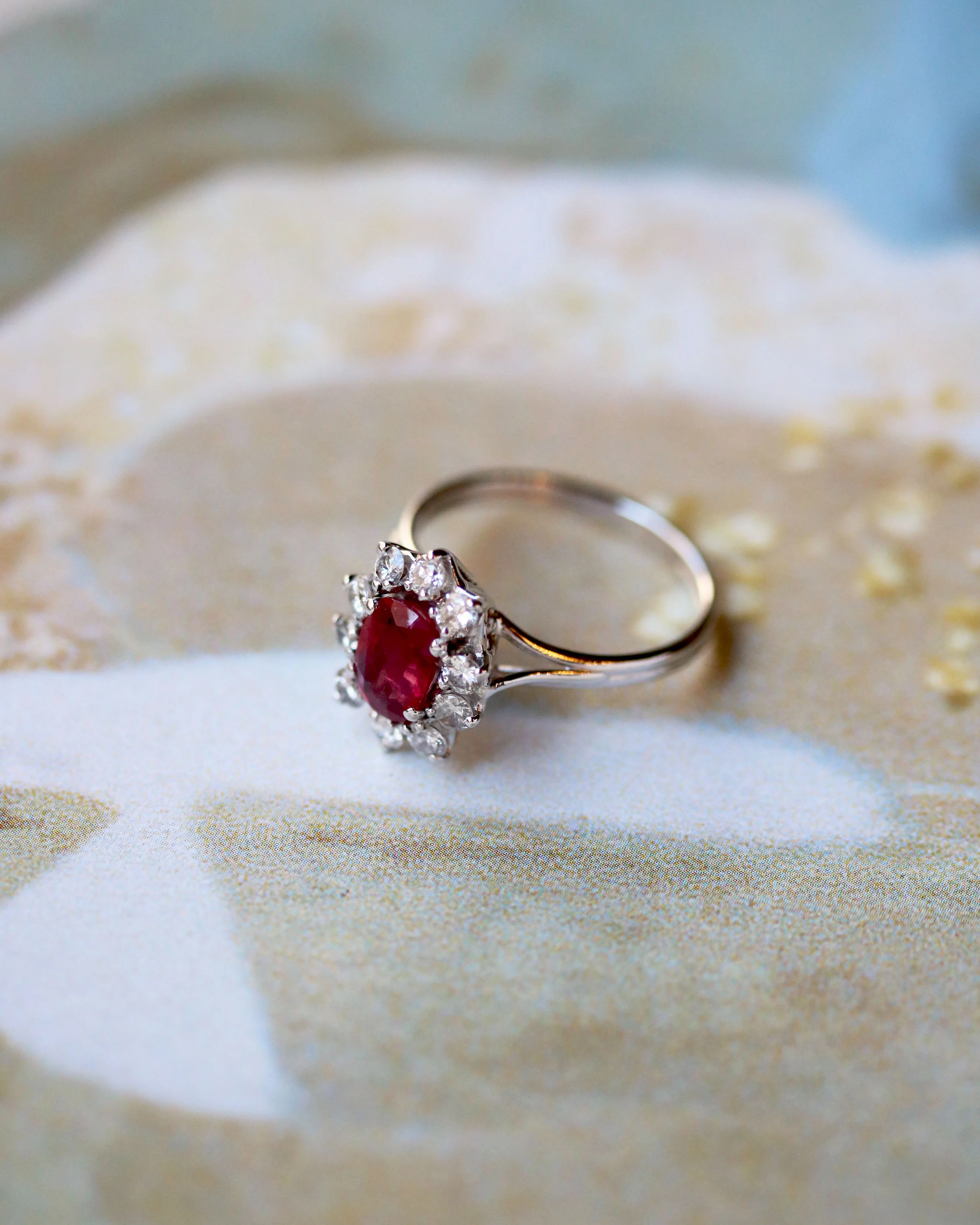 Bague Pompadour Rubis Ovale et Diamants - Image 3