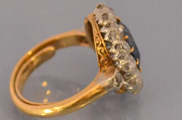 Bague Pompadour Saphir diamants - Image 2