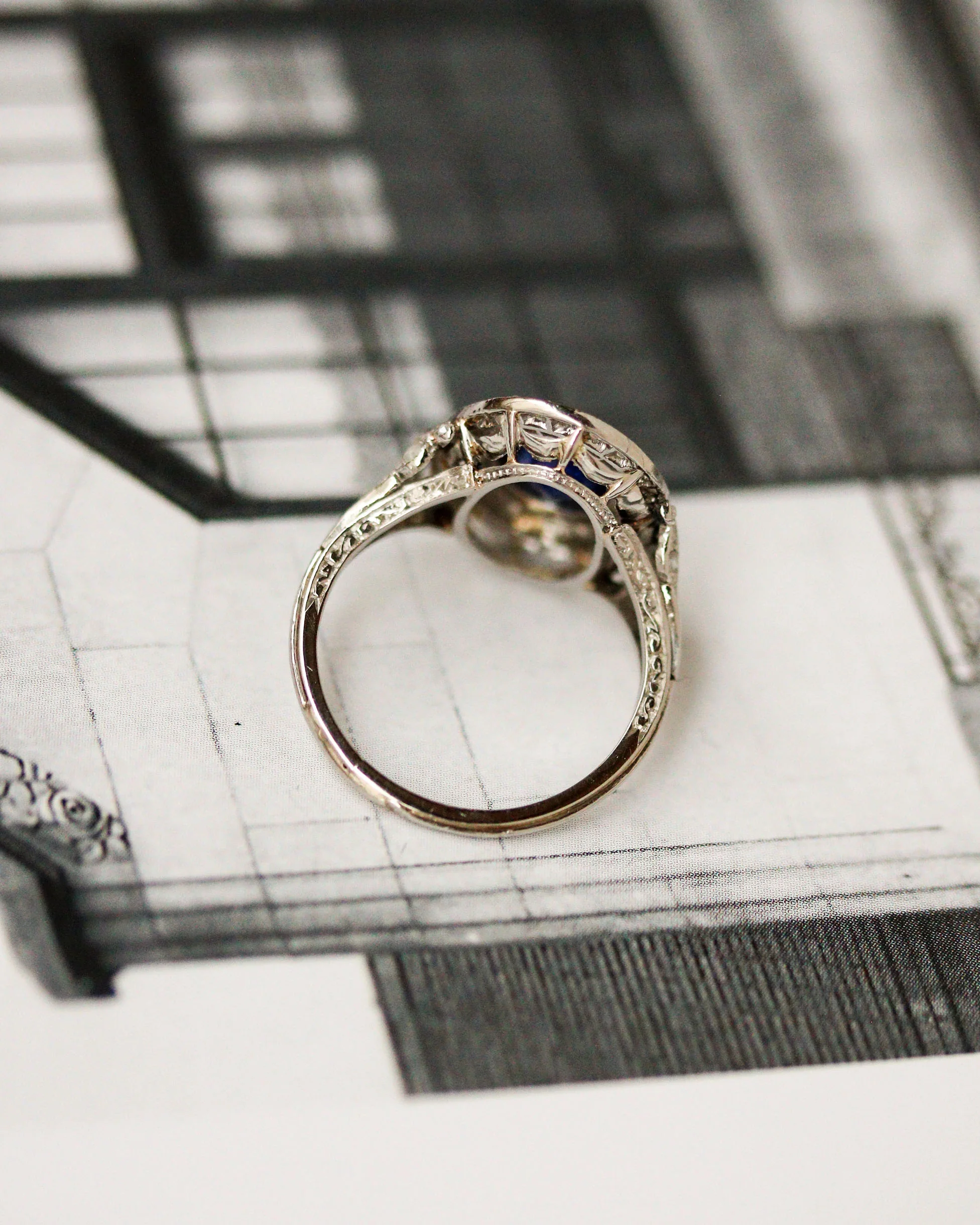 Bague Pompadour Saphir, Double Entourage Diamants - Image 6