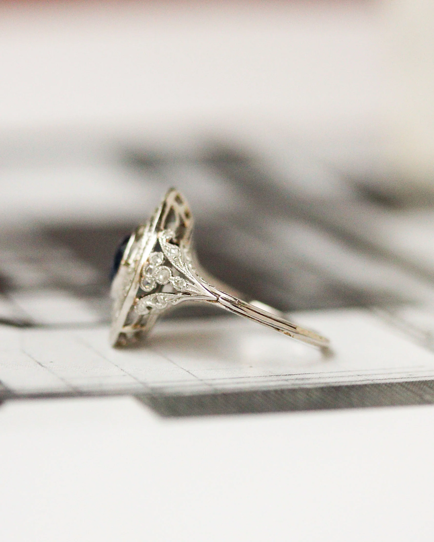 Bague Pompadour Saphir, Double Entourage Diamants - Image 7
