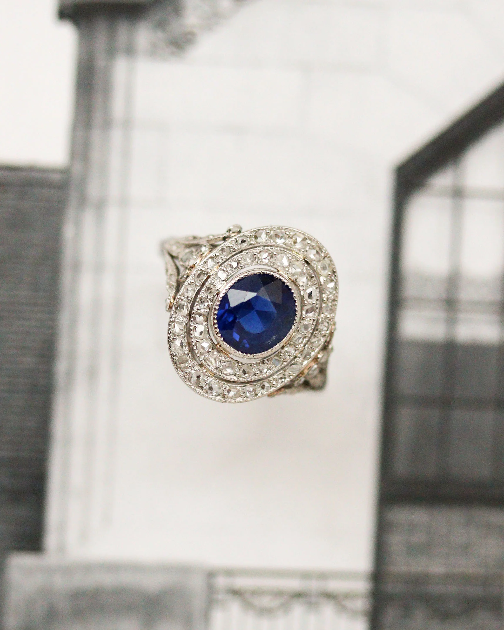 Bague Pompadour Saphir, Double Entourage Diamants - Image 8