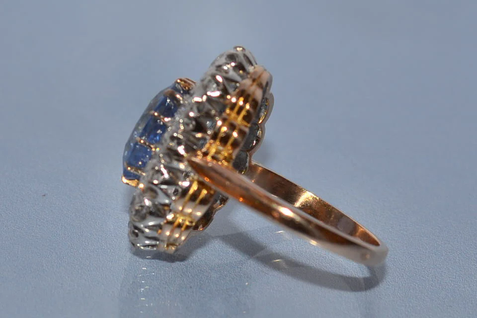 Bague pompadour saphir et diamants - Image 2