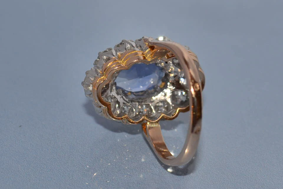 Bague pompadour saphir et diamants - Image 3
