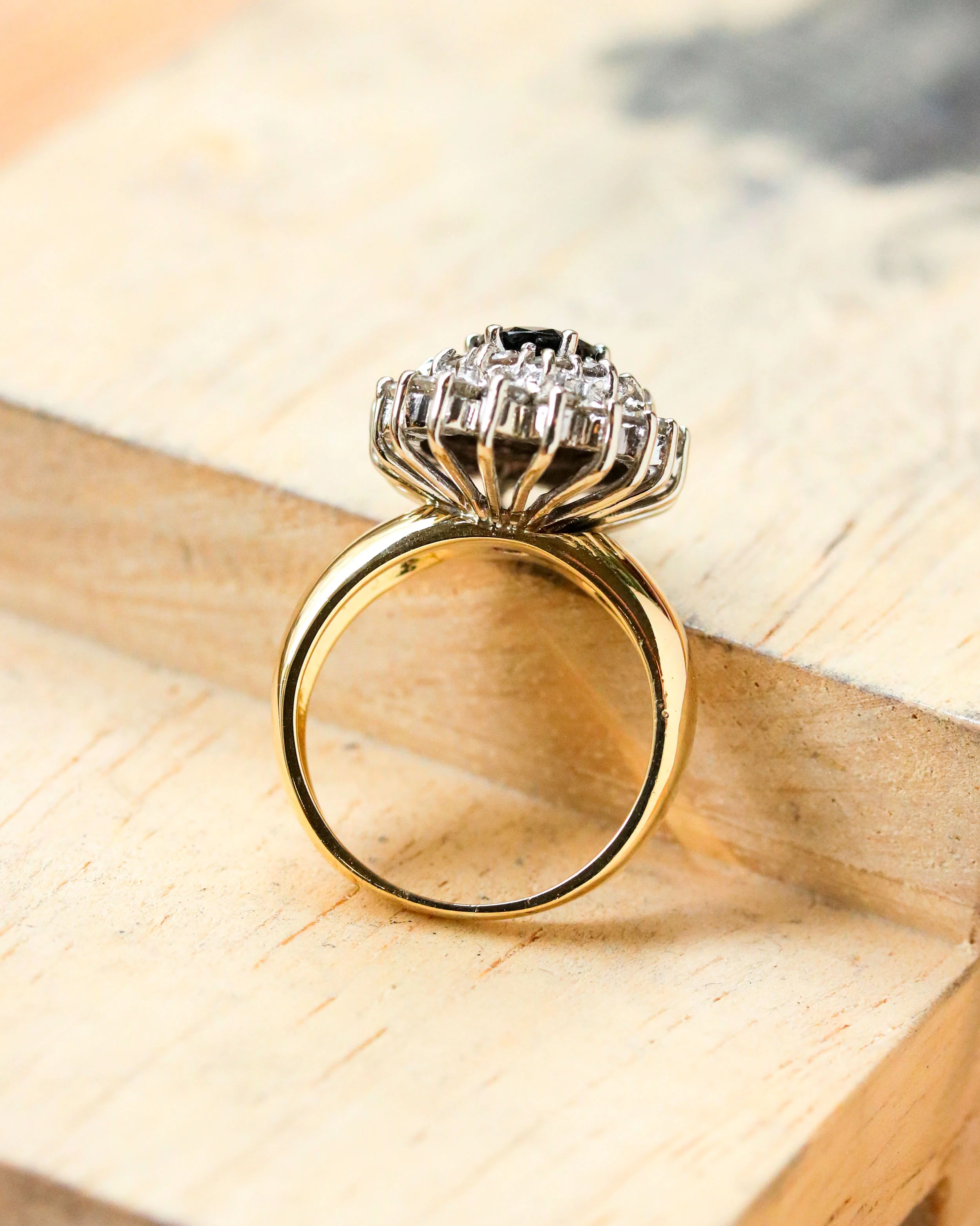 Bague Pompadour Vintage Saphir et Double Entourage Diamants - Image 3