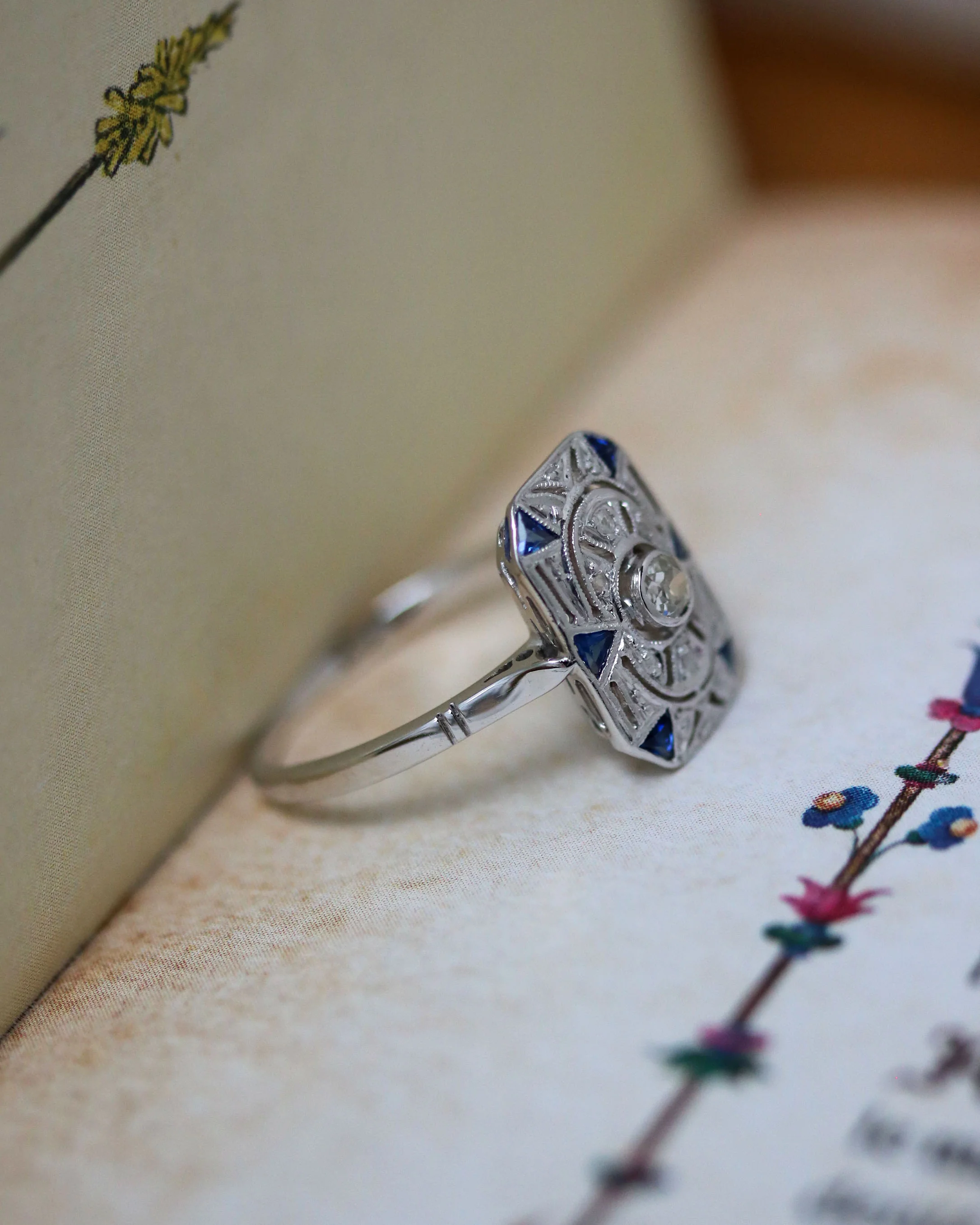 Bague Rectangle Art Déco Diamants et Saphirs - Image 5