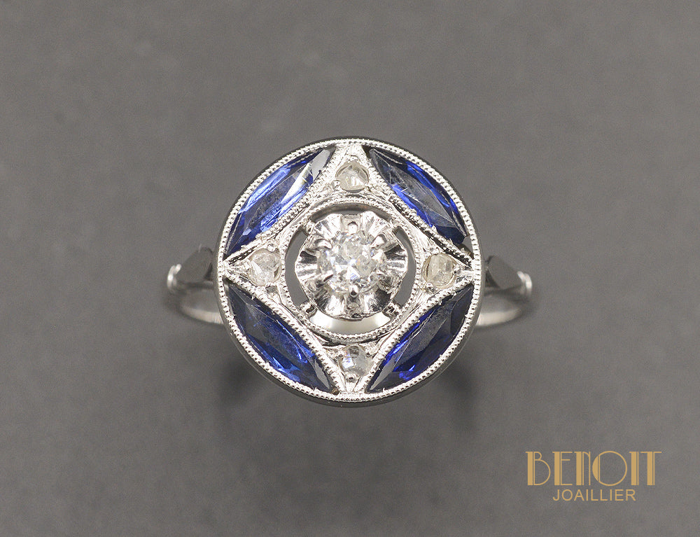 Bague Ronde Art Déco Diamants et Saphirs Calibrés - Image 2