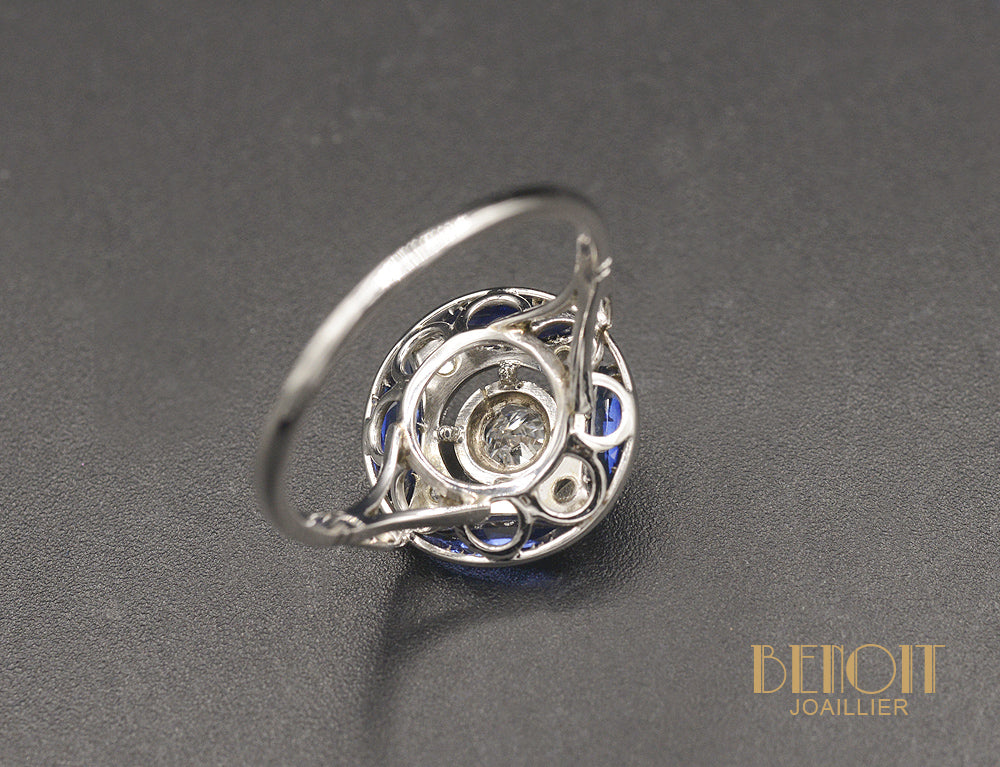 Bague Ronde Art Déco Diamants et Saphirs Calibrés - Image 4
