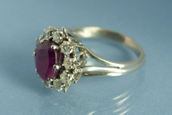 Bague Rubis, Diamants et or - Image 2