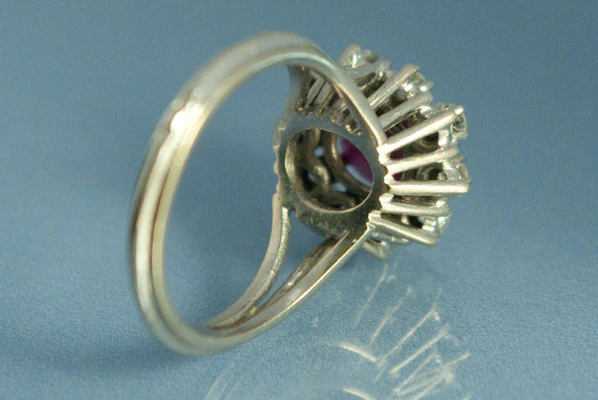 Bague Rubis, Diamants et or - Image 3