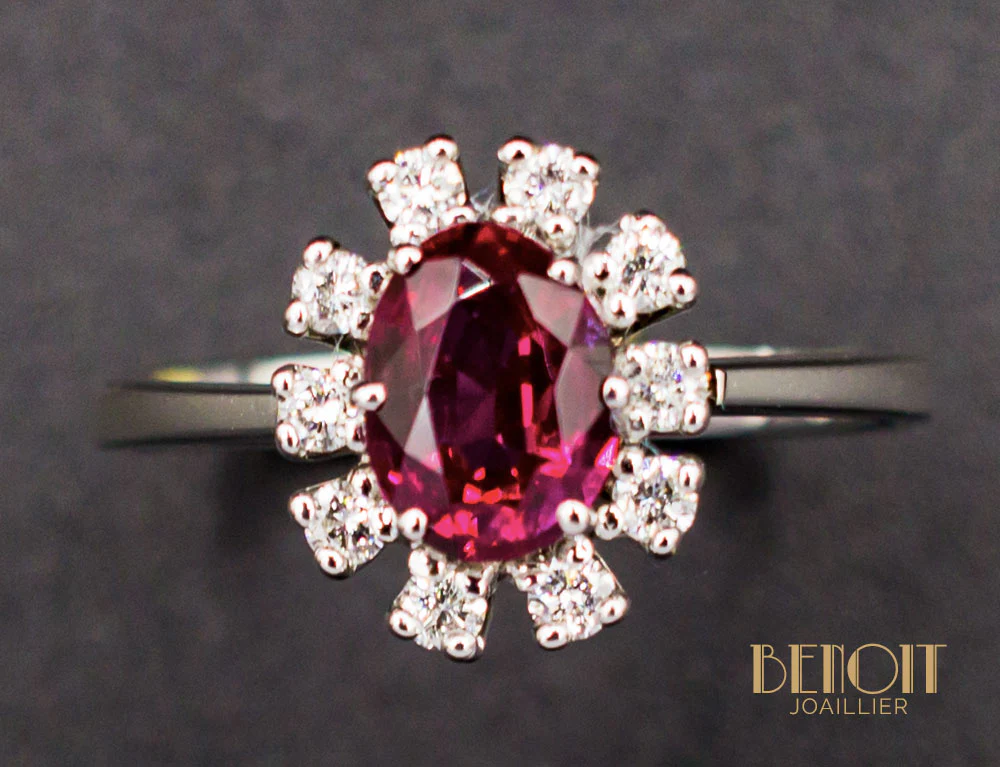 Bague Rubis Entourage Diamants - Image 3