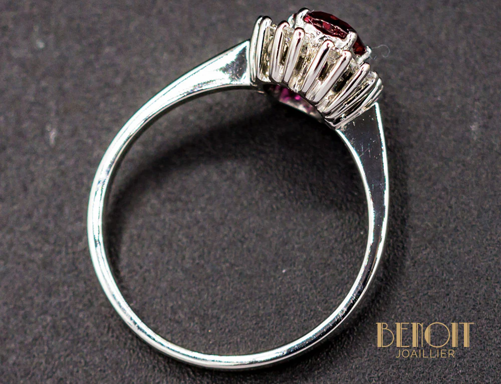 Bague Rubis Entourage Diamants - Image 5