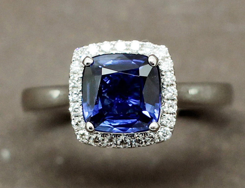 Bague Saphir Coussin Entourage - Image 3