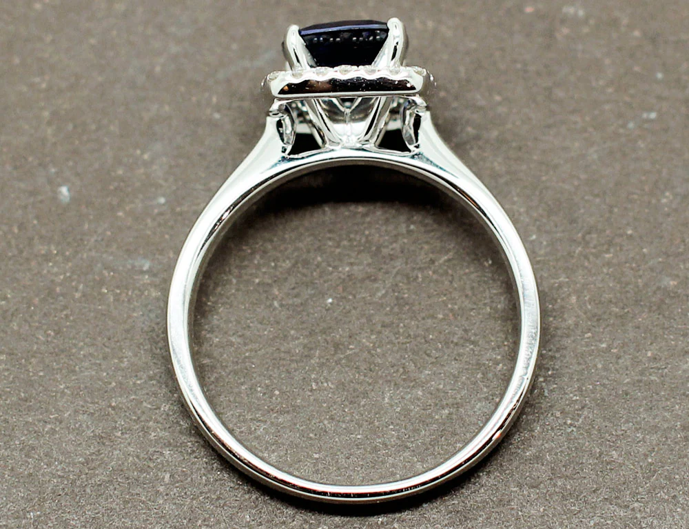 Bague Saphir Coussin Entourage - Image 4
