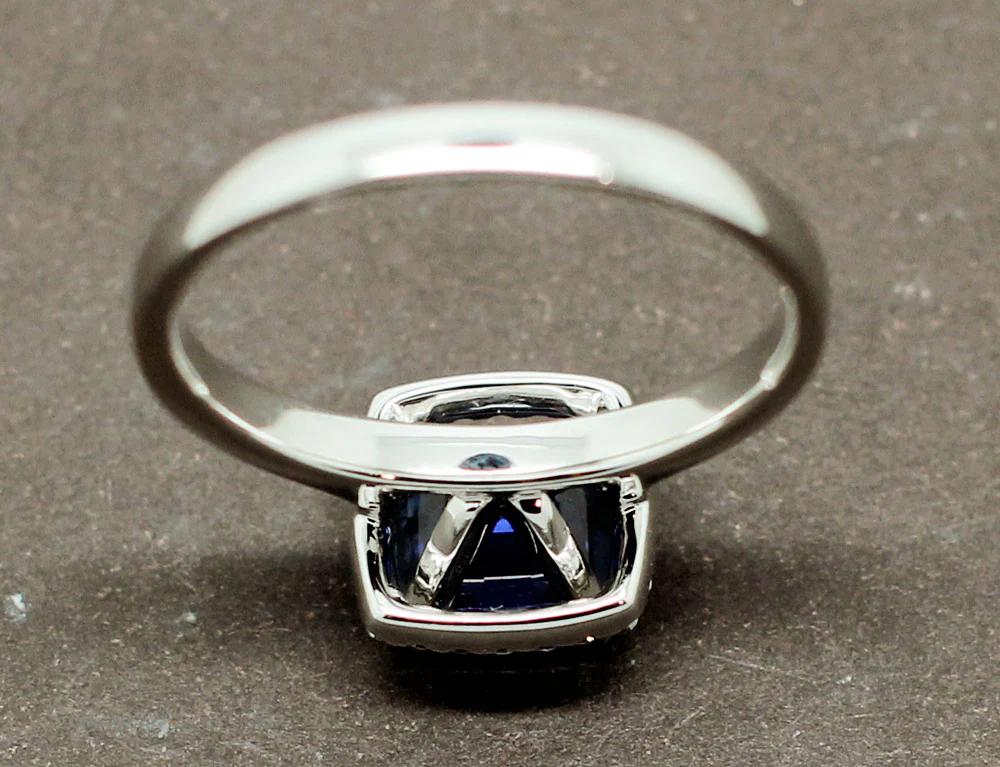 Bague Saphir Coussin Entourage - Image 5