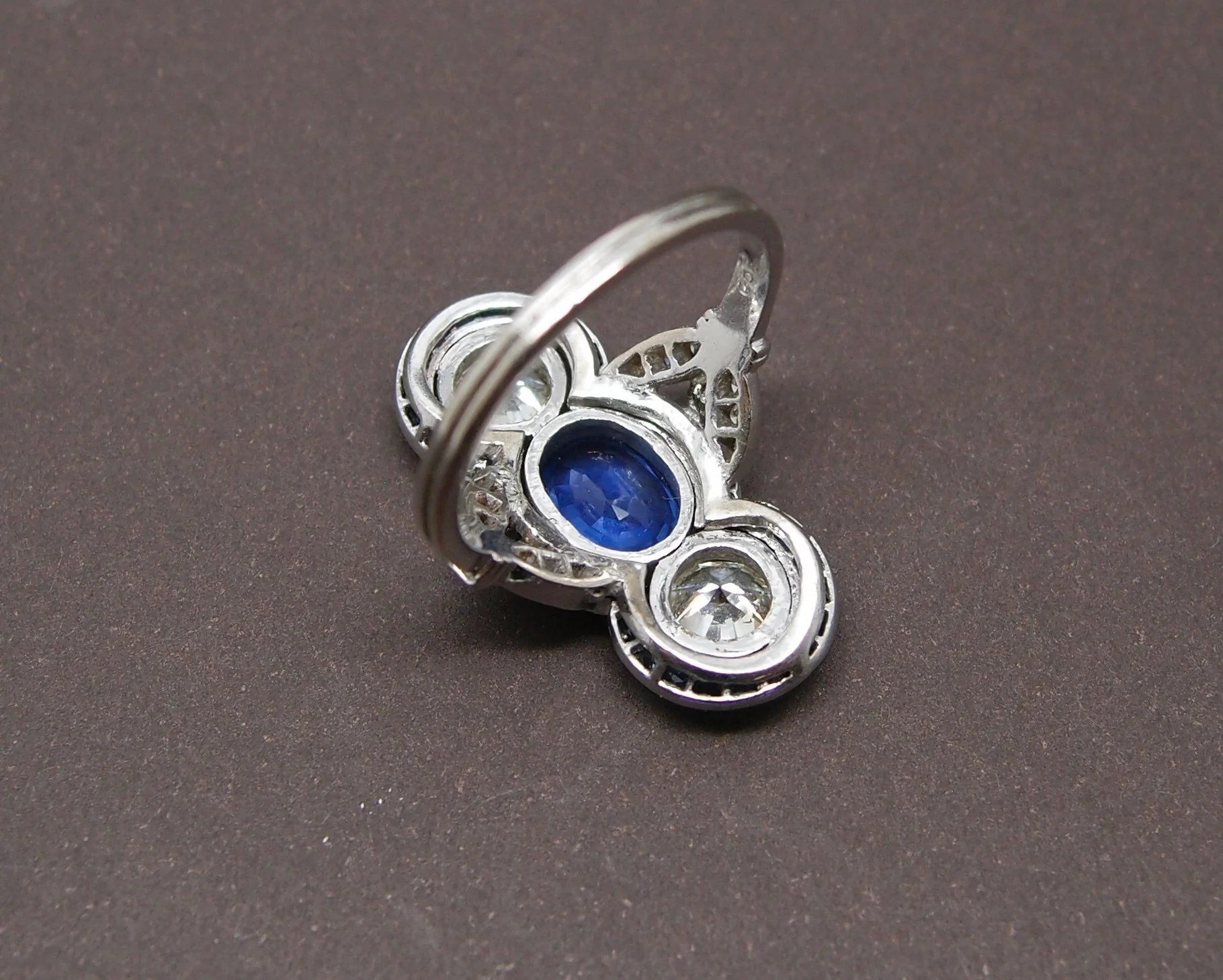 Bague Saphir , diamants et saphirs calibrés - Image 4