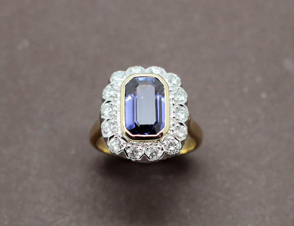Bague Saphir Entourage Diamants - Image 2