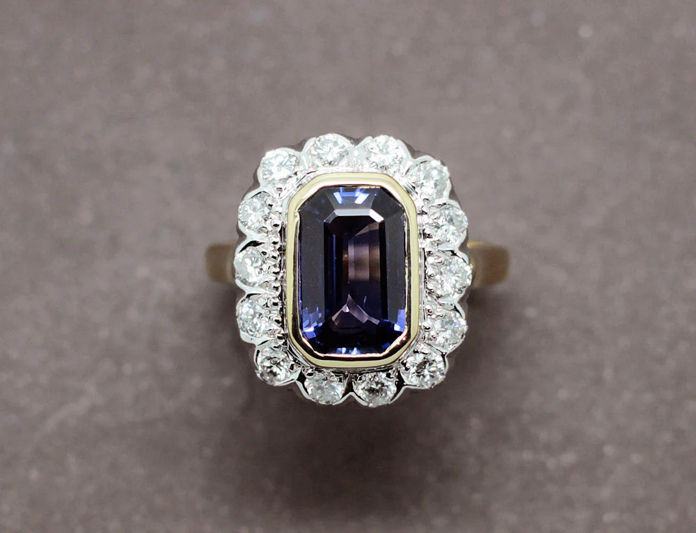 Bague Saphir Entourage Diamants - Image 3