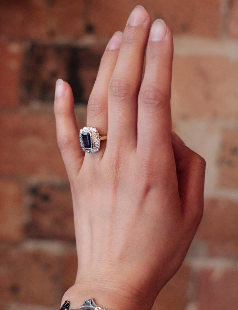 Bague Saphir Entourage Diamants - Image 7