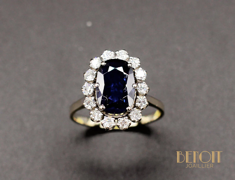Bague Saphir Entourage Diamants - Image 2