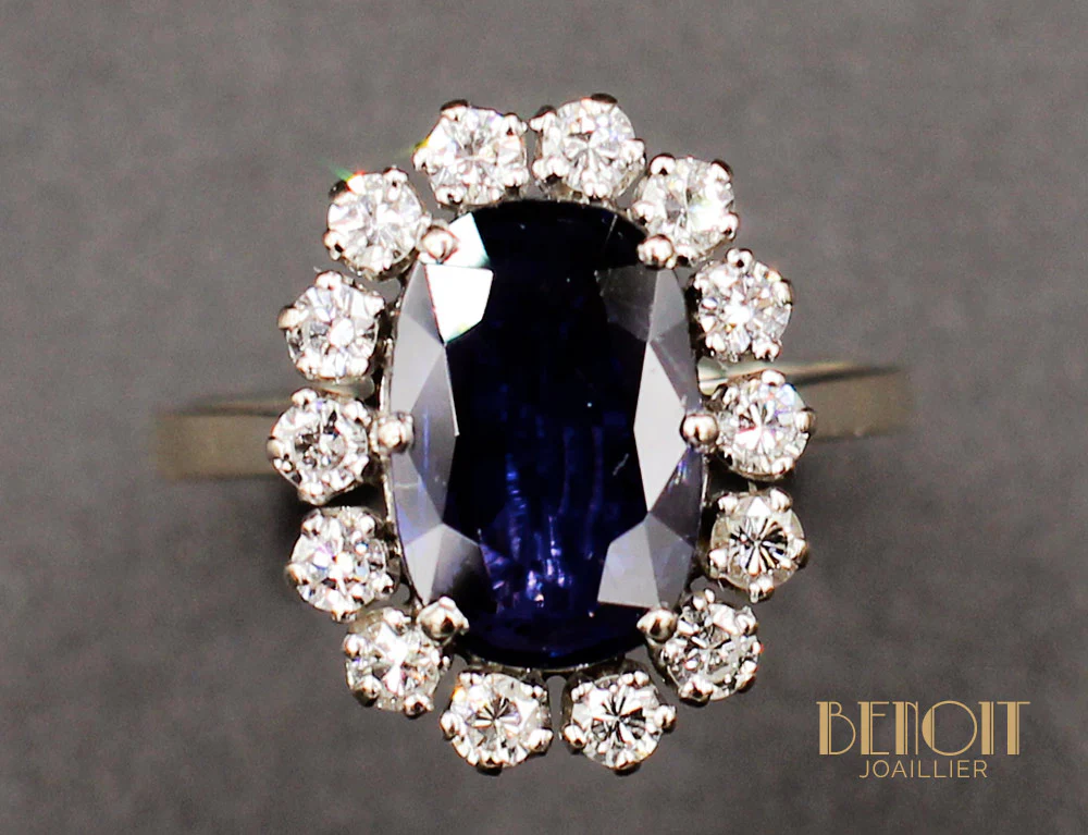 Bague Saphir Entourage Diamants - Image 3