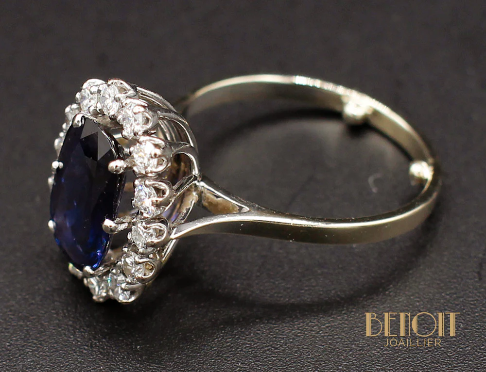 Bague Saphir Entourage Diamants - Image 4