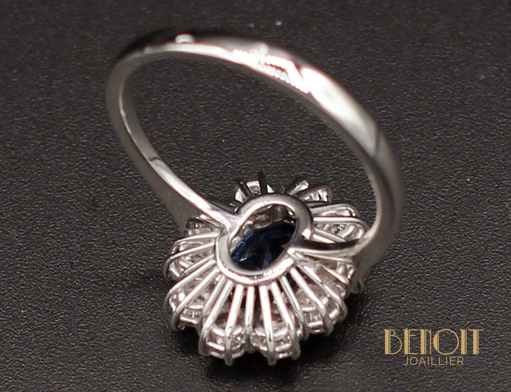Bague Saphir Entourage Diamants - Image 6