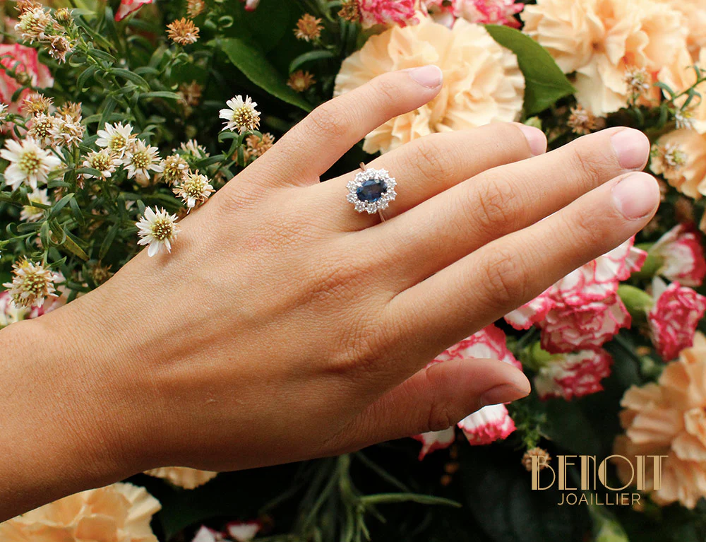 Bague Saphir Entourage Diamants - Image 7