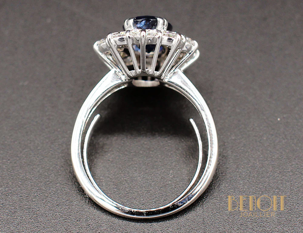 Bague Saphir Entourage Diamants - Image 4