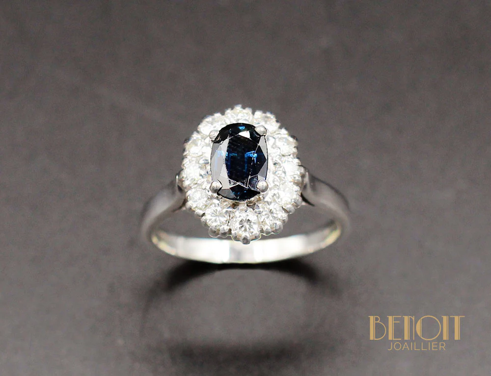 Bague Saphir Entourage Diamants - Image 2