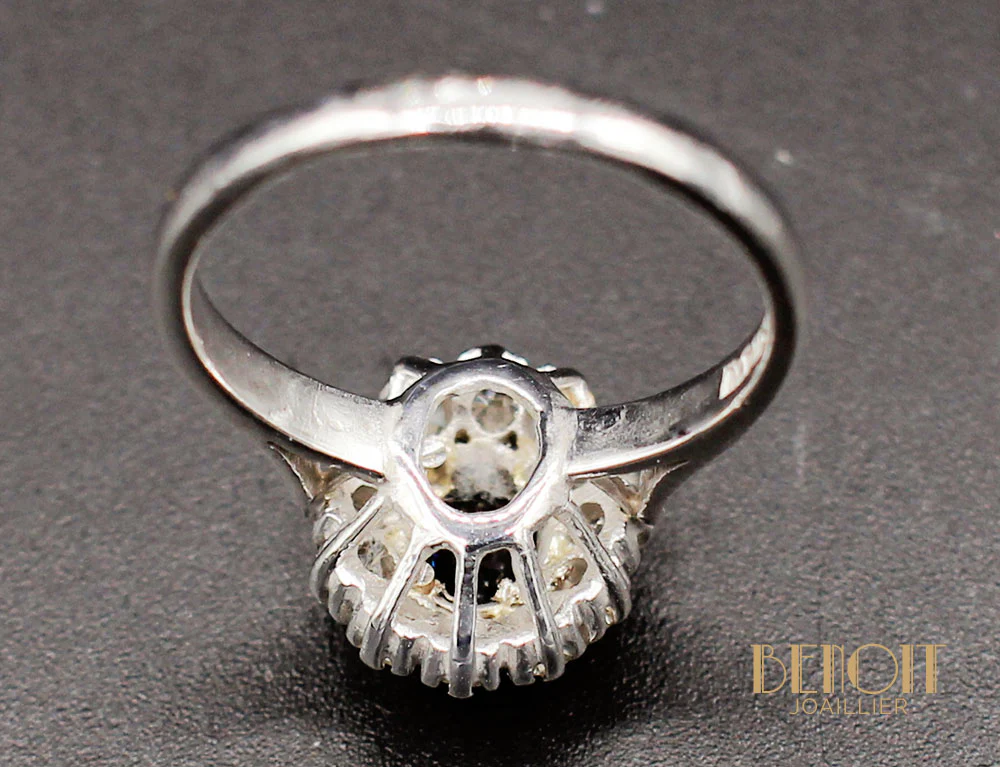 Bague Saphir Entourage Diamants - Image 7