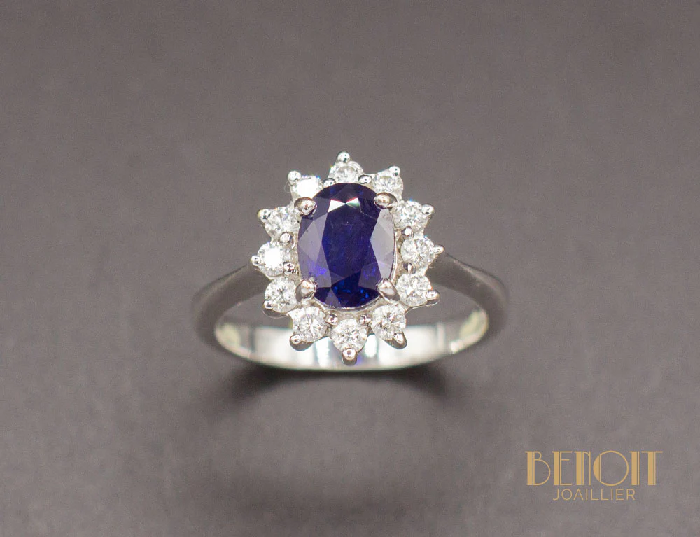 Bague Saphir Entourage Diamants - Image 2