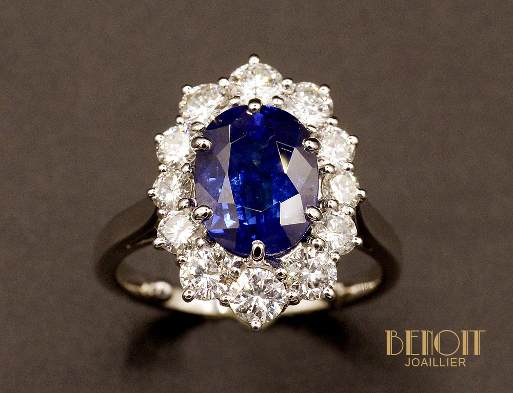 Bague Saphir Entourage Diamants - Image 2
