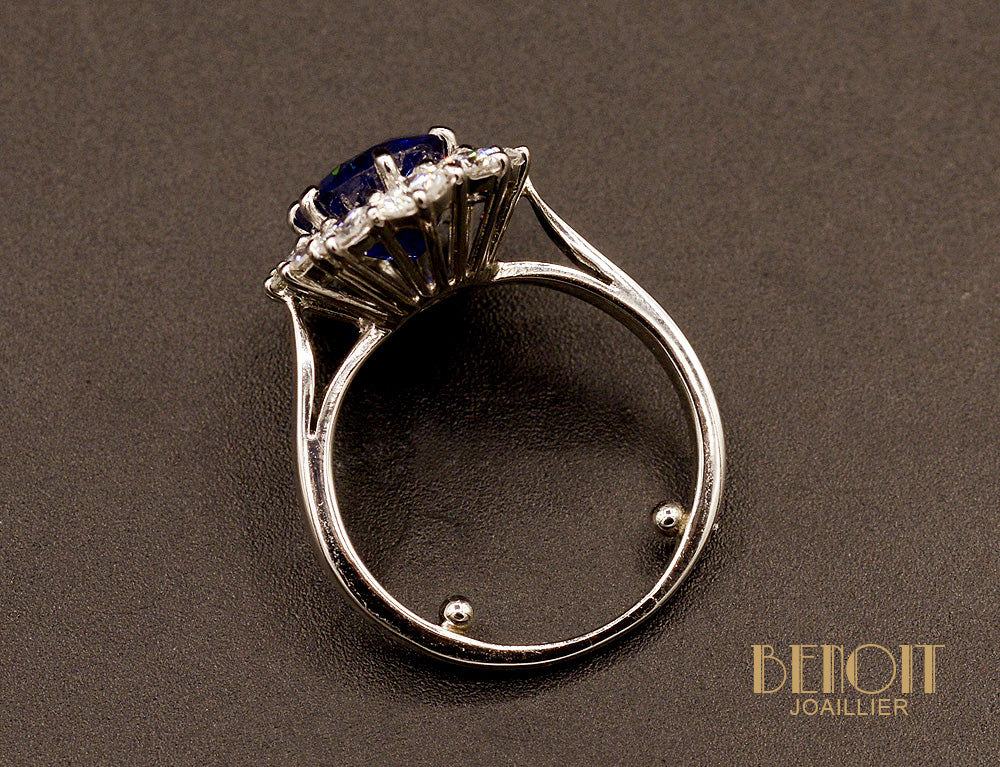 Bague Saphir Entourage Diamants - Image 4