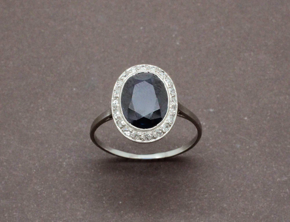 Bague Saphir Entourage Diamants - Image 2