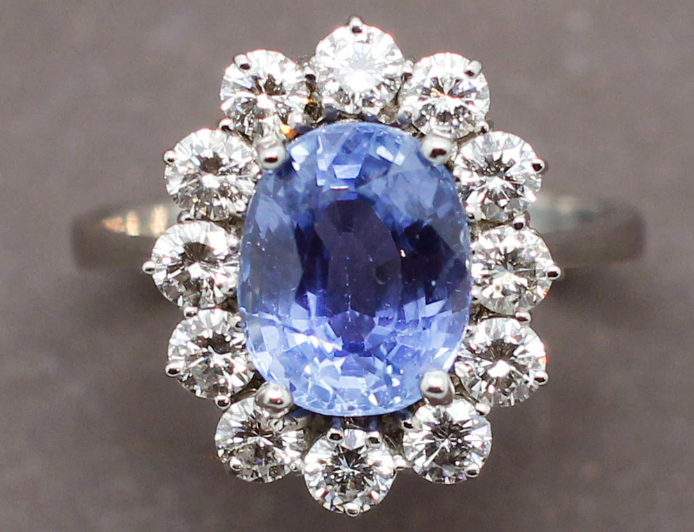 Bague Saphir Entourage Diamants - Image 3