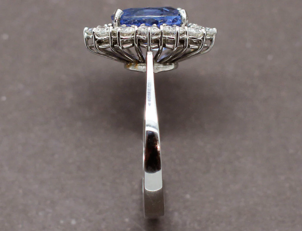 Bague Saphir Entourage Diamants - Image 4
