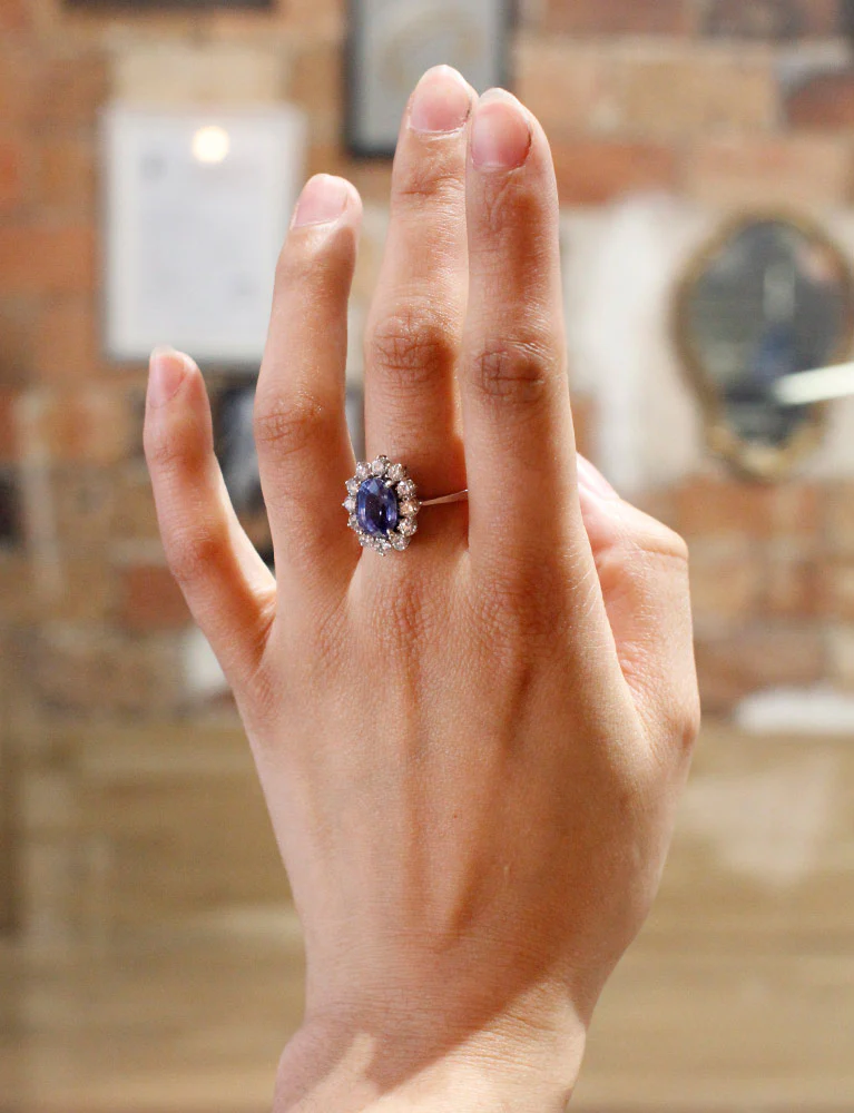 Bague Saphir Entourage Diamants - Image 7
