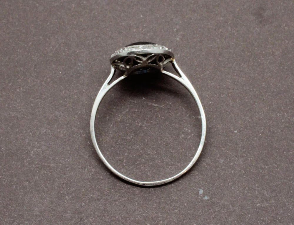 Bague Saphir Entourage Diamants - Image 4