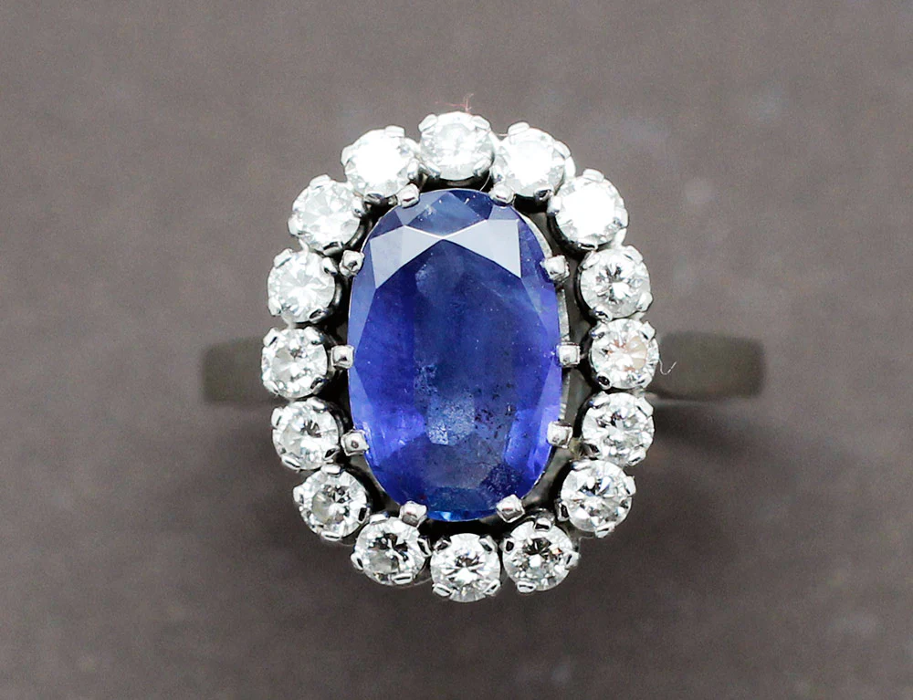 Bague Saphir Entourage Diamants - Image 3