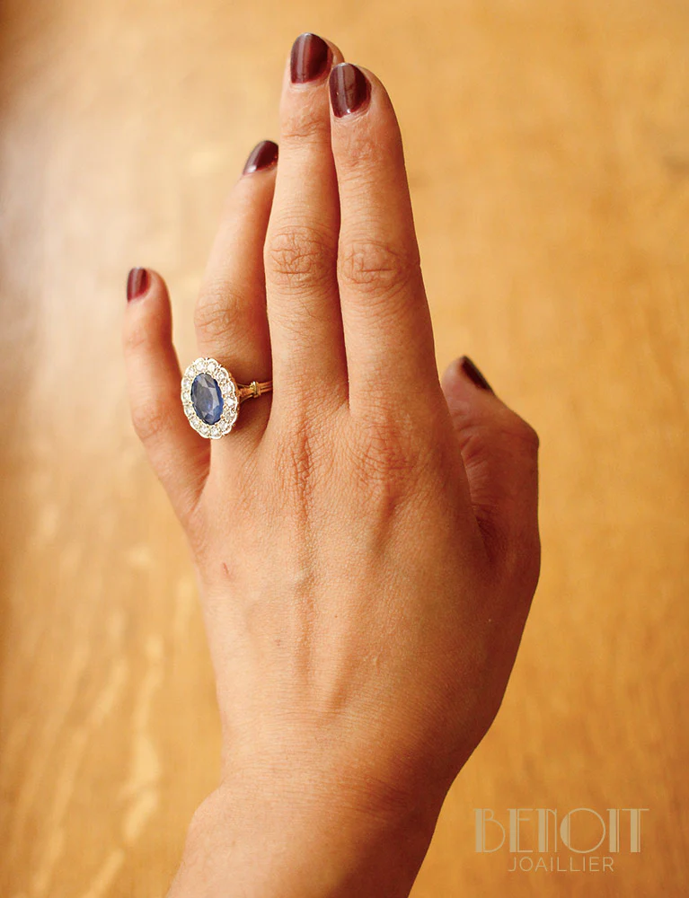 Bague Saphir Entourage Diamants - Image 7