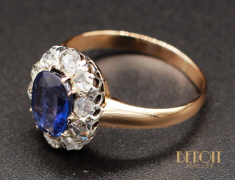 Bague Saphir Entourage Diamants - Image 4
