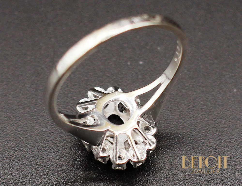Bague Saphir Entourage Diamants Or Blanc - Image 6